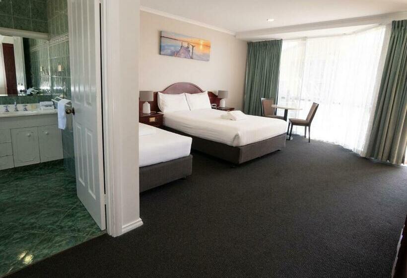 패밀리 룸, Hilton Beachfront Motel