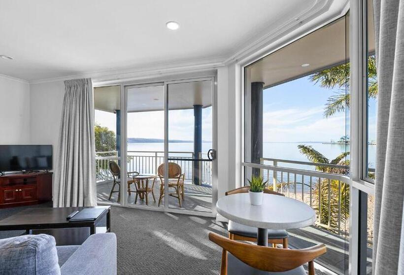 바다전망 스위트 (자쿠지), Hilton Beachfront Motel
