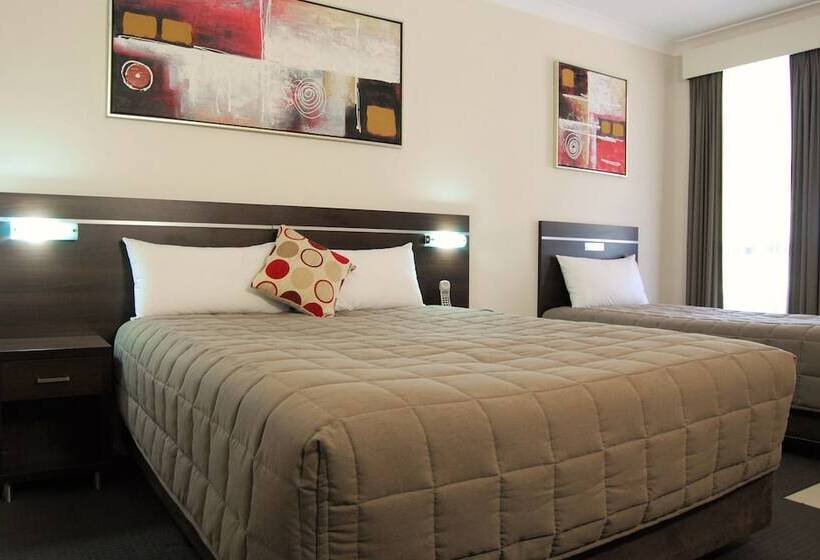 ファミリールーム, Golden West Motor Inn