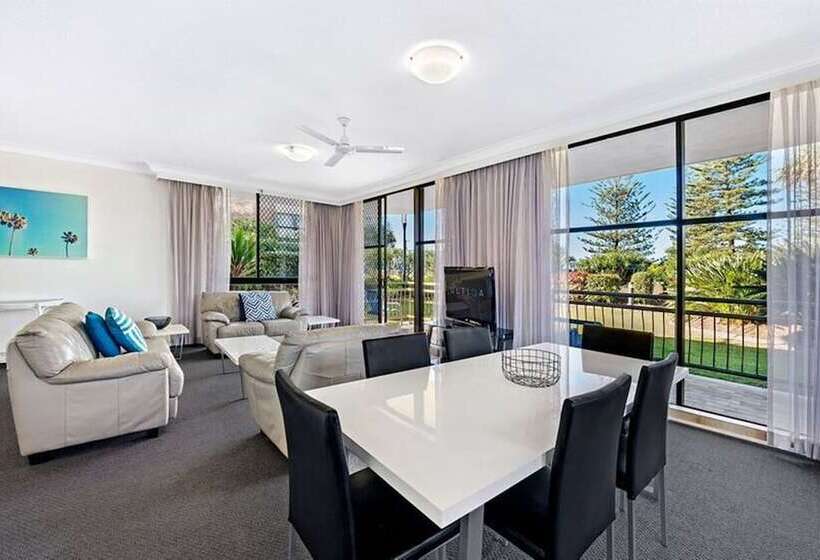 Апартаменты 2 спальни Вид на Бассейн, Ultiqa Beach Haven On Broadbeach