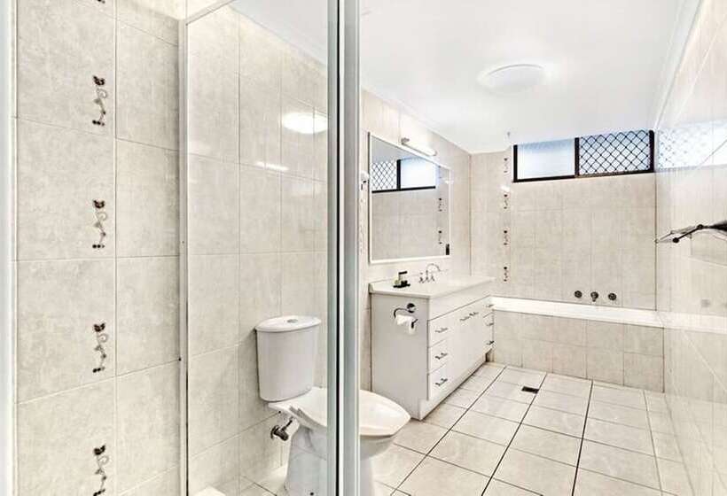 Апартаменты 2 спальни Вид на Бассейн, Ultiqa Beach Haven On Broadbeach