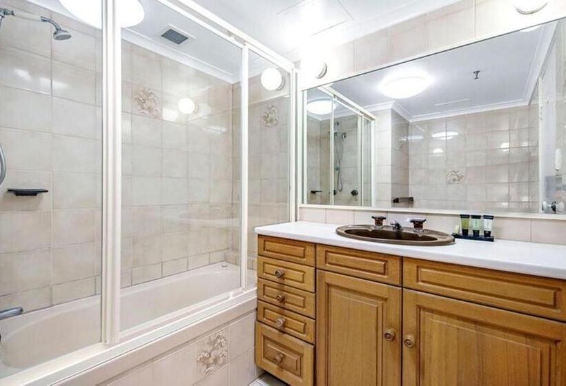 Superior 2-bedroom flat with sea view, Ultiqa Beach Haven On Broadbeach