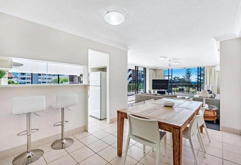 Апартаменты 2 спальни Вид на Бассейн, Ultiqa Beach Haven On Broadbeach