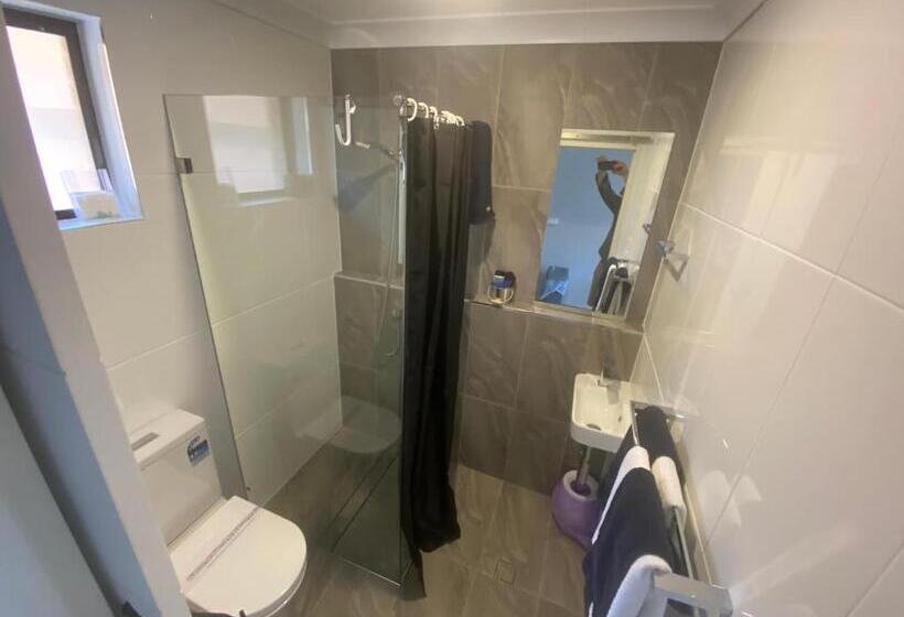 Семейный Номер, Woongarra Motel