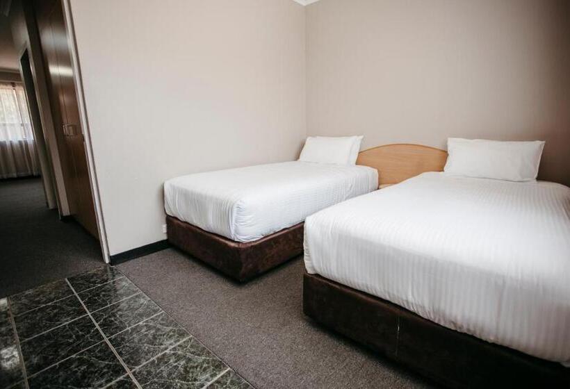 استودیو خانوادگی, Colonial Motel Richmond