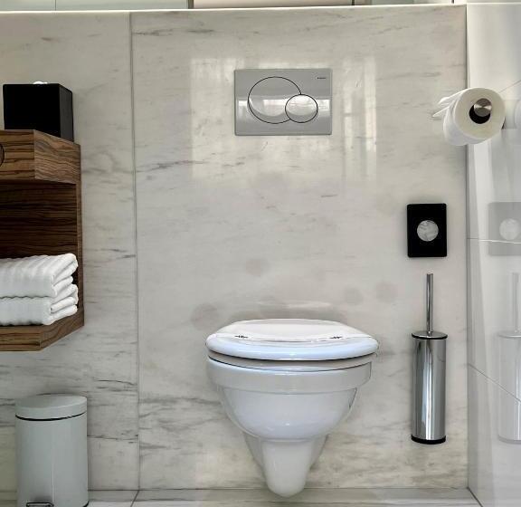 سوییت لوکس, Hassotel