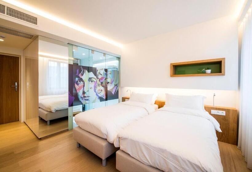اتاق لوکس, Hassotel