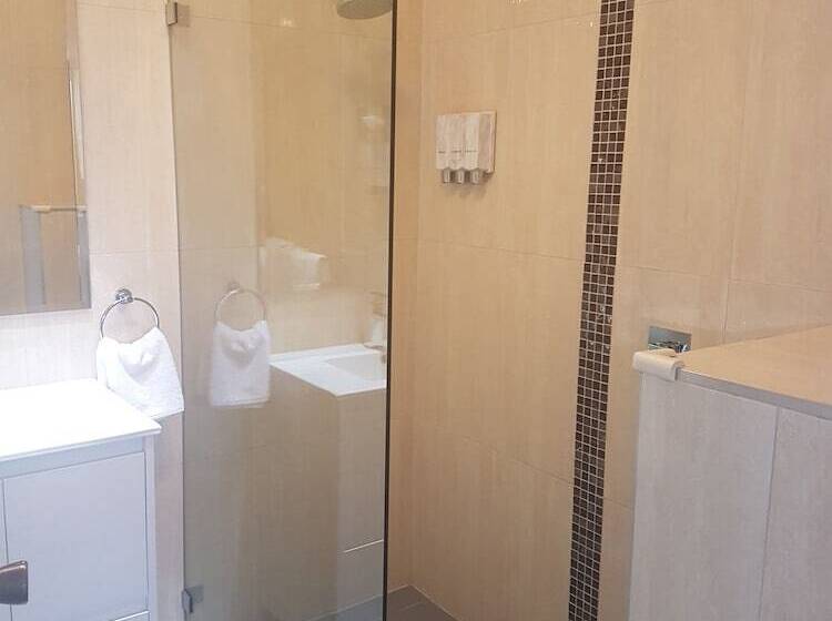 침실 3개 아파트, Mid City Motor Inn Singleton