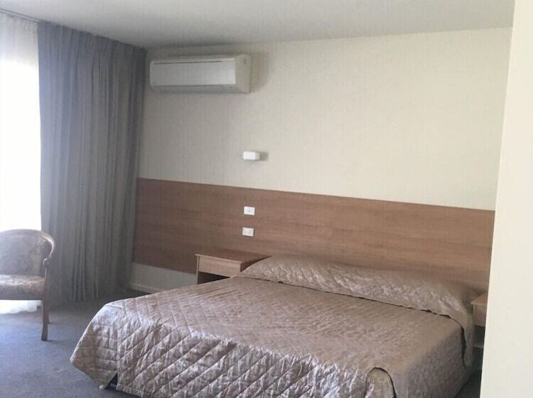 غرفة قياسية, Rainbow Motel