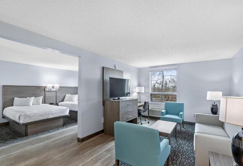 スイート（家族用）, Emerald Hotel & Suites Calgary Airport