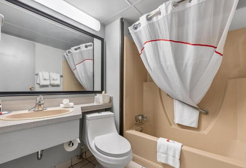 スタンダードスタジオ, Emerald Hotel & Suites Calgary Airport