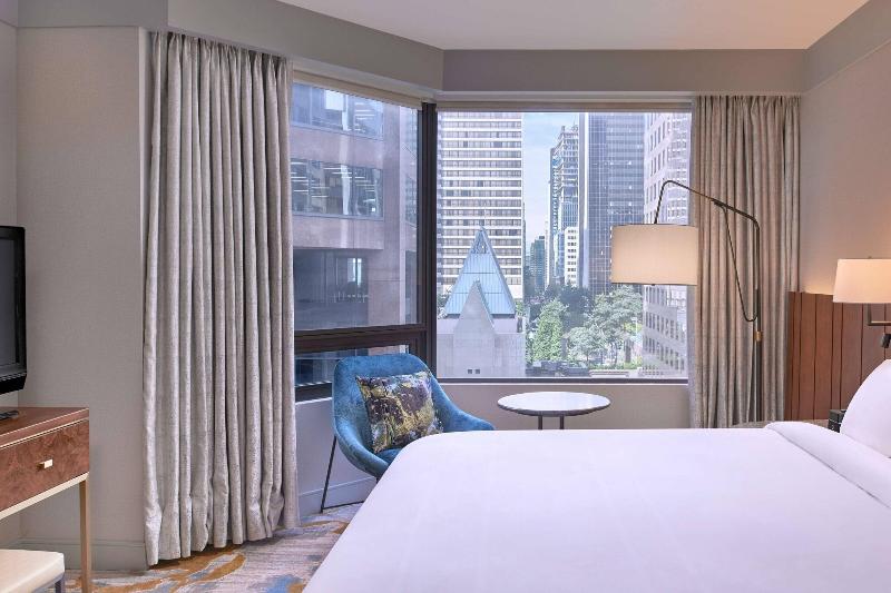 キングサイズベッドのスタンダードルーム, Metropolitan Hotel Vancouver