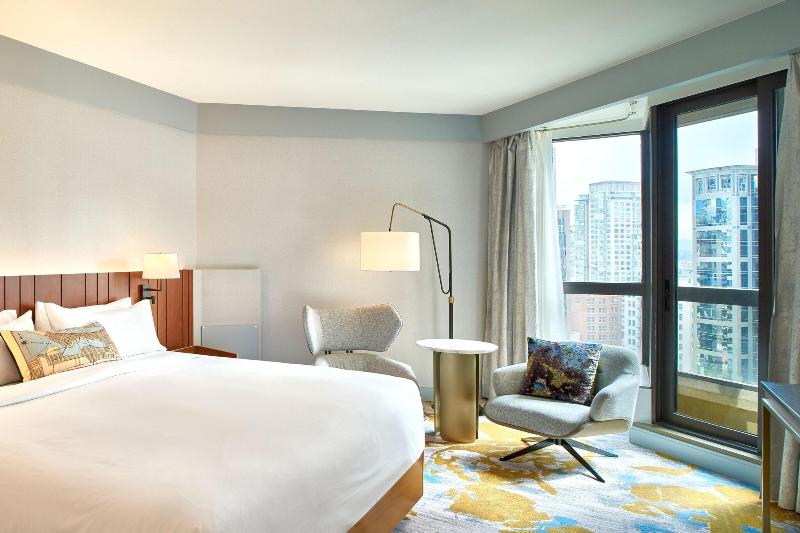 キングサイズベッドのスタンダードルーム, Metropolitan Hotel Vancouver
