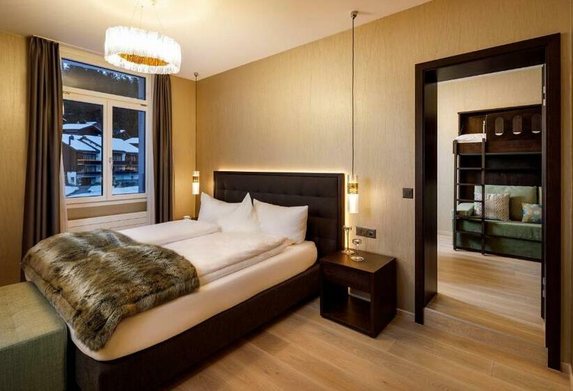 Family Suite, Märchen