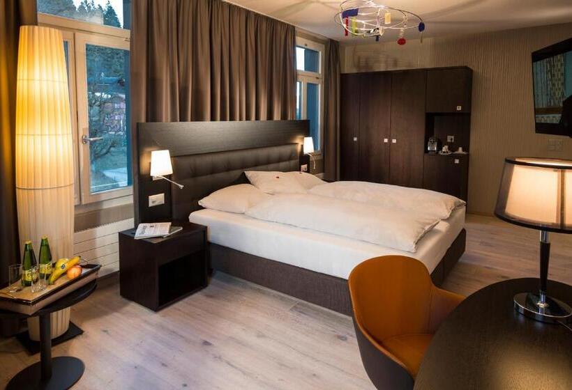 Family Suite, Märchen