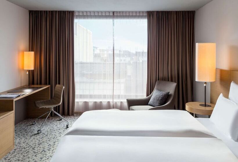 Номер Superior, Pullman Basel Europe