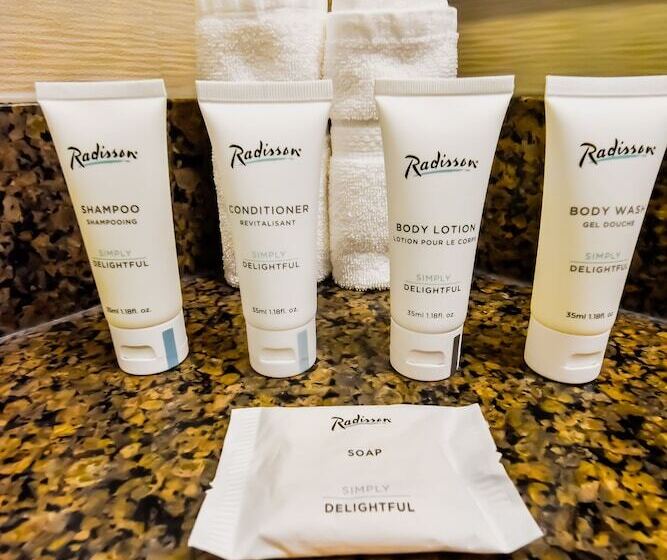 ２ダブルベッドのスタンダードルーム, Radisson Hotel Winnipeg Downtown