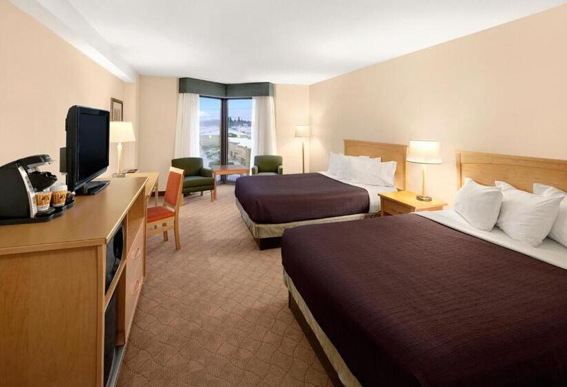 标准间, Travelodge Hotel By Wyndham Saskatoon
