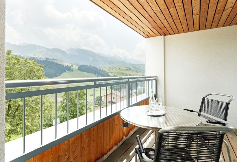 سوئیت جونیور با چشم‌انداز کوهستان, Hirschen Wildhaus