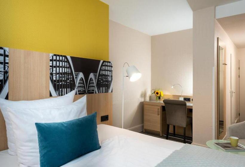 Номер Комфорт, Leonardo Hotel Hamburg Elbbrücken
