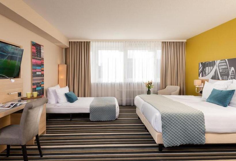 Трехместный Номер Комфорт, Leonardo Hotel Hamburg Elbbrücken