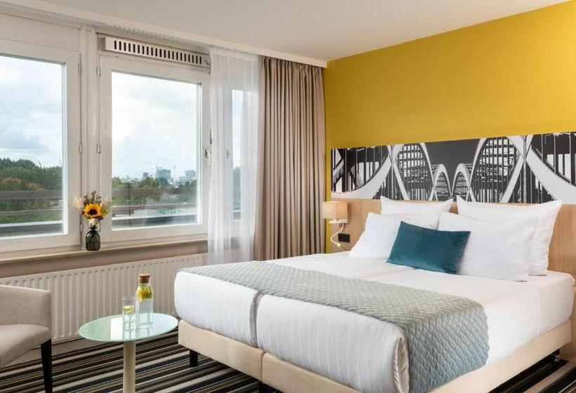 Номер Superior, Leonardo Hotel Hamburg Elbbrücken