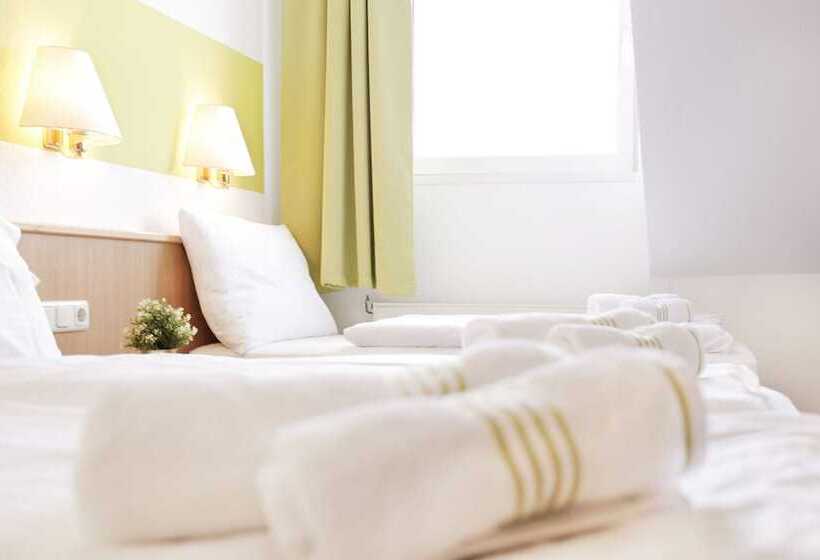 Номер Стандарт Трехместный, Bp24 Hotel Aachen