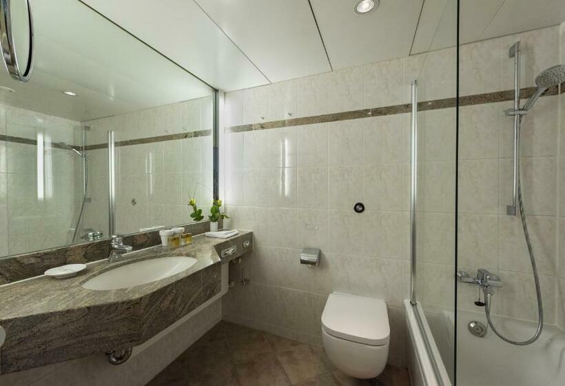 Номер Deluxe, Maritim Strandhotel Travemünde