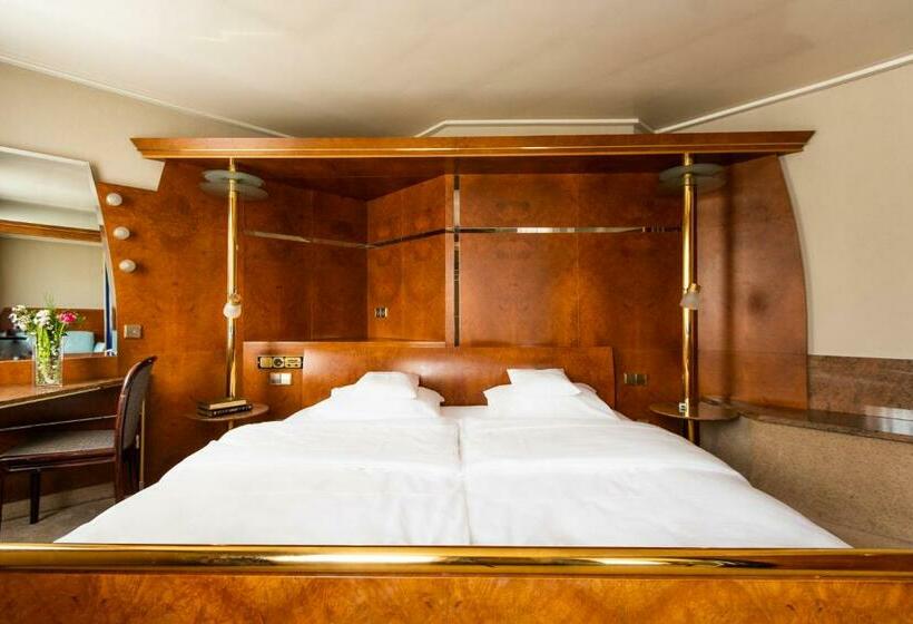 Suite, Royal