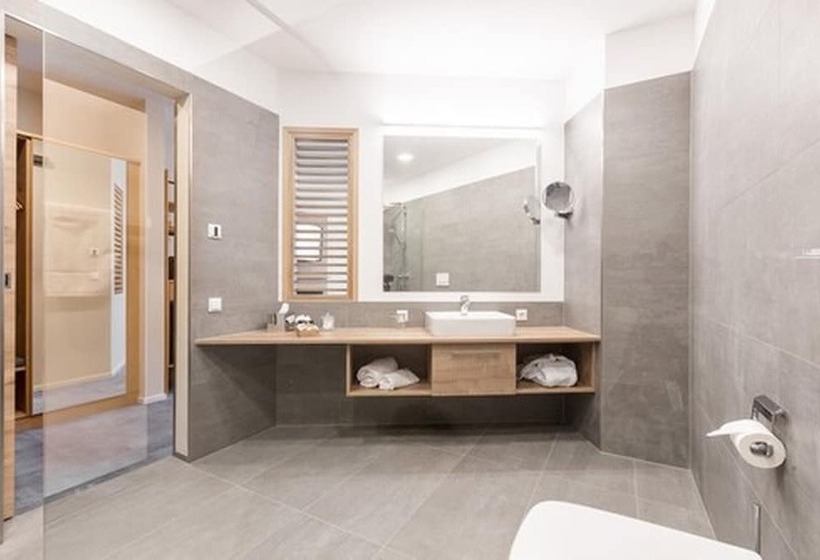 Номер Стандарт, Schwan Und Post Business Quarters
