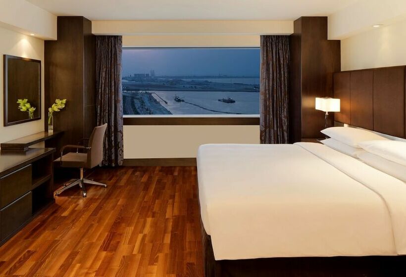 سوییت اجرایی, Hyatt Regency Dubai   Corniche