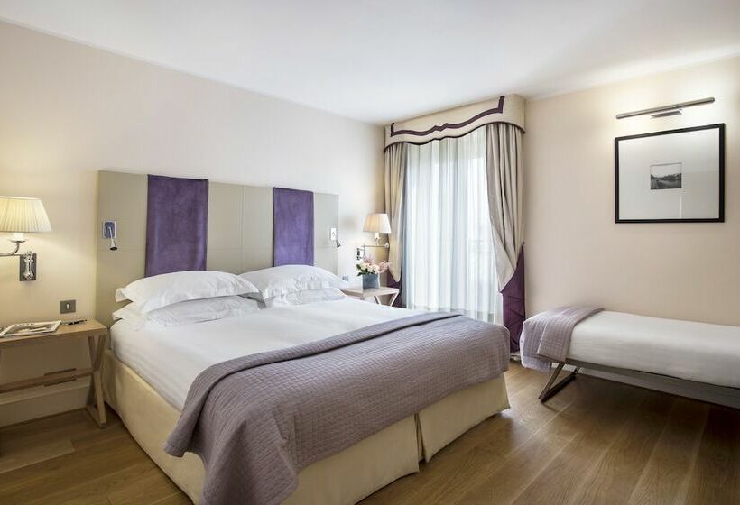 اتاق لوکس سه تخته, Castille Paris – Starhotels Collezione
