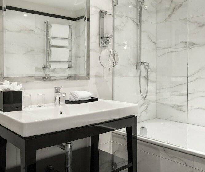 اتاق لوکس سه تخته, Castille Paris – Starhotels Collezione