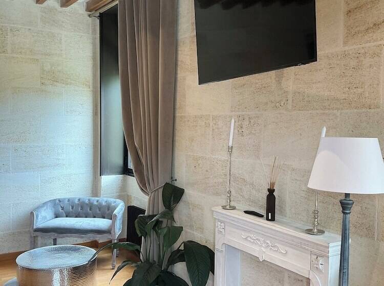 Standard Room, Chateau Camiac