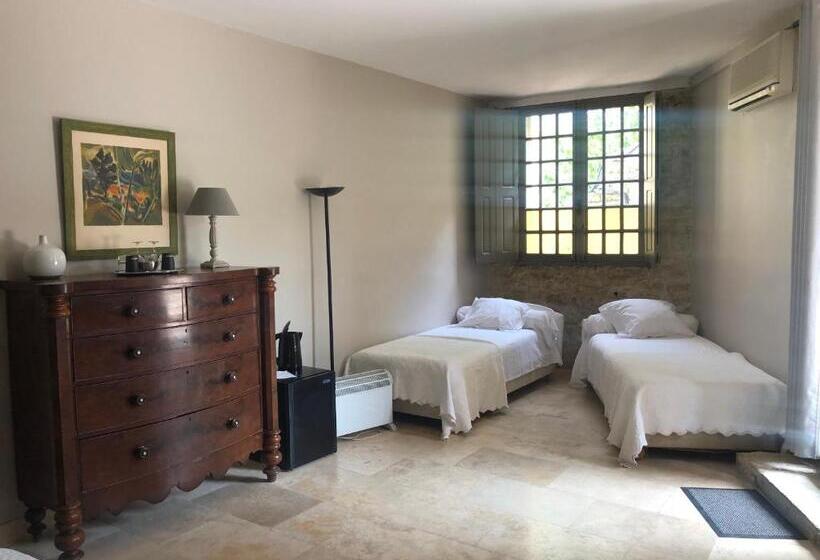 Семейный Номер, Château D Arpaillargues   Teritoria