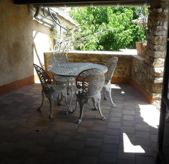 패밀리 룸, Château D Arpaillargues   Teritoria