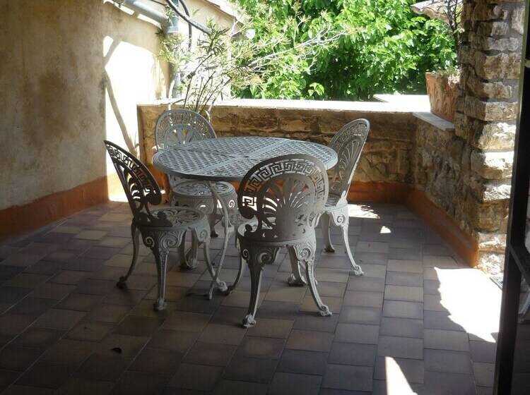 패밀리 룸, Château D Arpaillargues   Teritoria