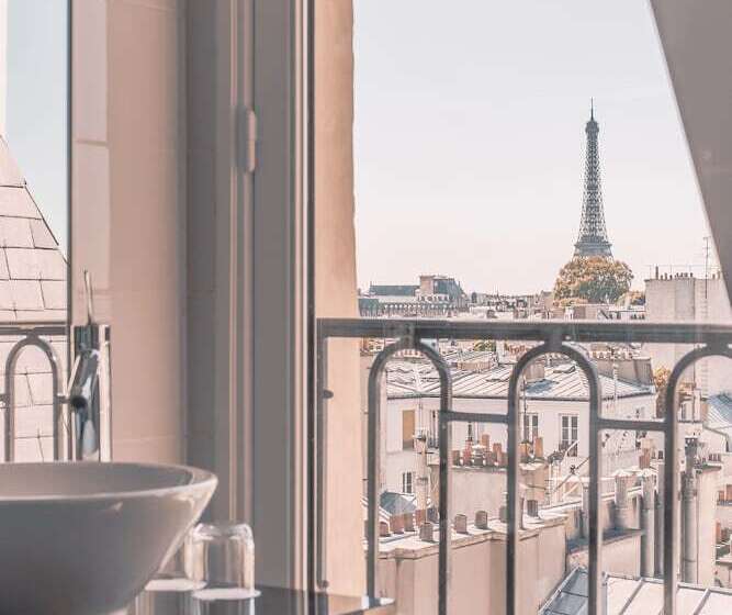 اتاق استاندارد با چشم‌انداز, Miiro Le Grand Hôtel Cayré