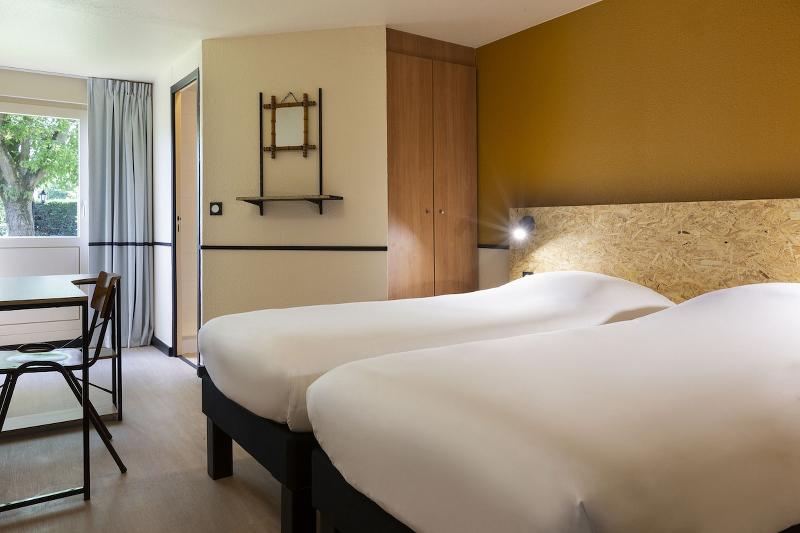 Номер Стандарт, Greet Hôtel Villeneuve La Garenne   Rénové