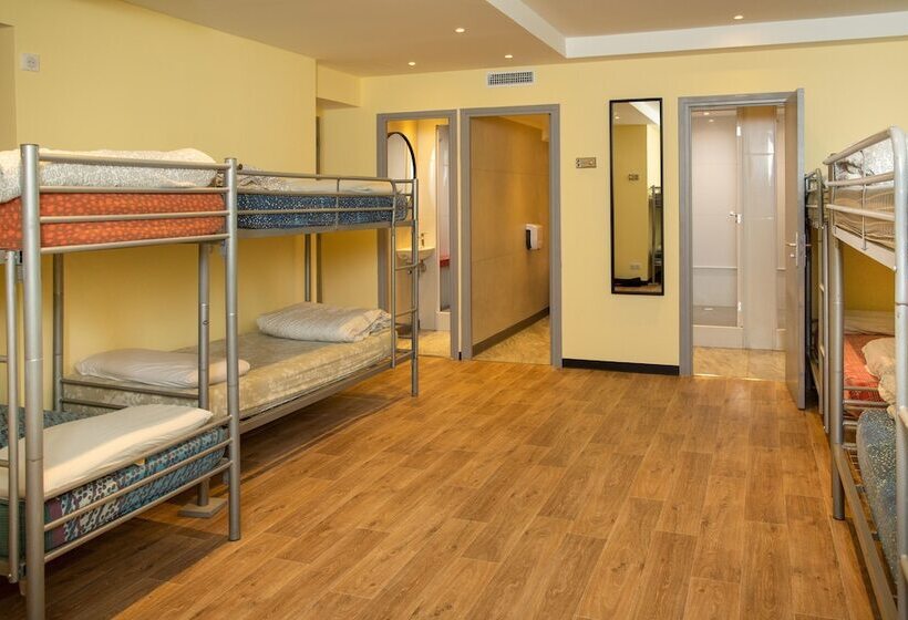 Кровать в Общей Комнате, Villa Saint Exupery Beach Hostel