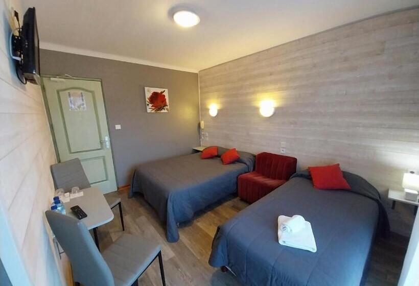 Номер Стандарт Трехместный, Hôtel L Oustalet