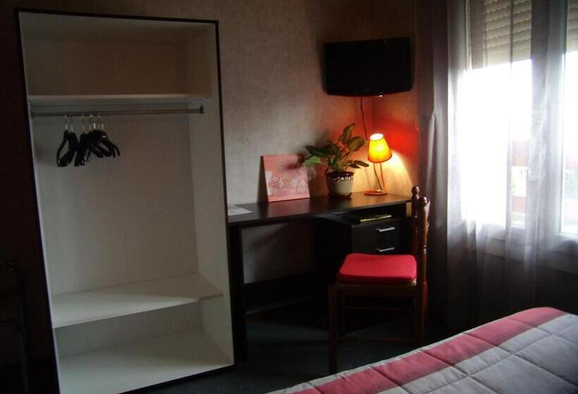 Четырехместный Номер Стандарт, Hôtel Le Relais