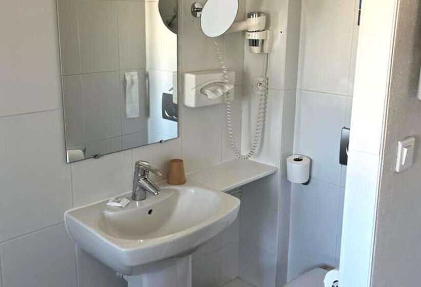 Номер Стандарт, Kyriad Vannes Centreville