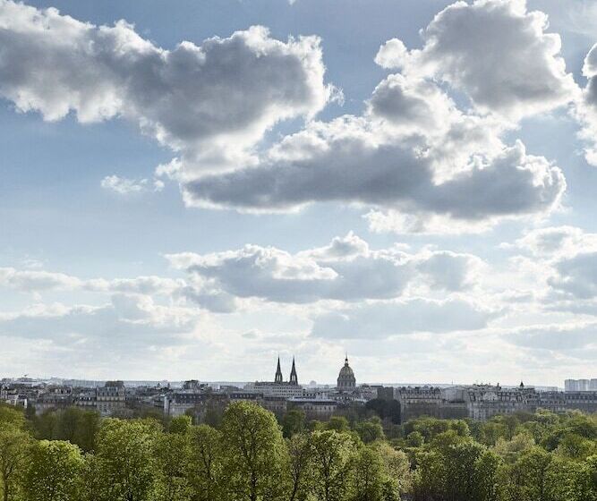 公園の見えるスーペリアルーム, Le Meurice – Dorchester Collection