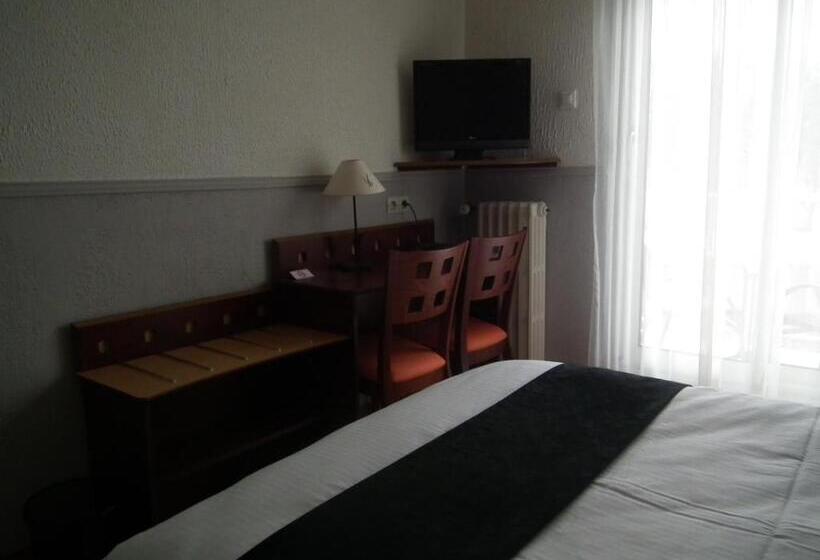 Номер Стандарт Вид на Озеро, Logis Cosy   Hôtel Le Moulin Neuf   Chantonnay