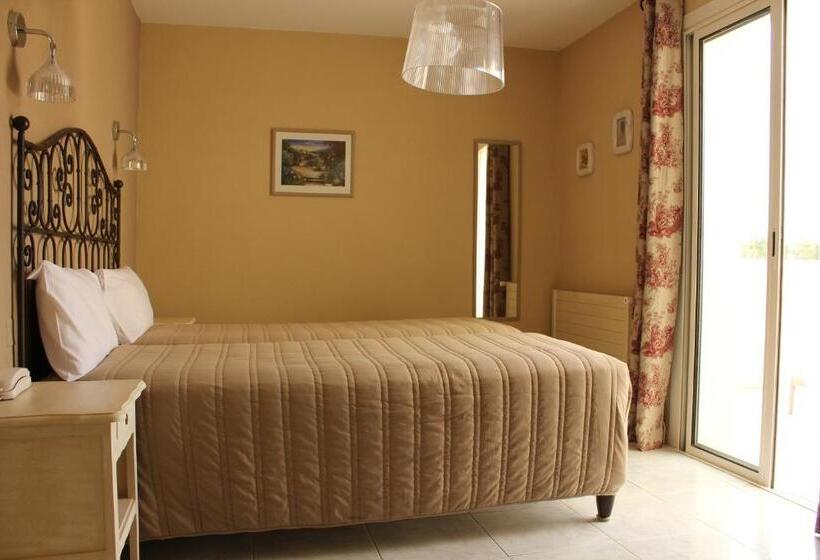 Номер Комфорт, Logis Hôtel Le Manoir & Lounge