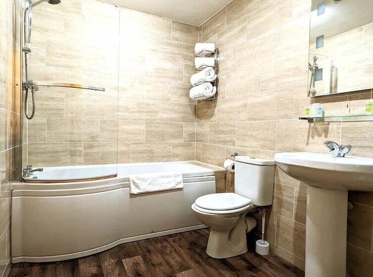 Семейный Номер, Brookside Hotel & Restaurant ,suitable For Solo Travelers, Couples, Families, Groups Education Trips