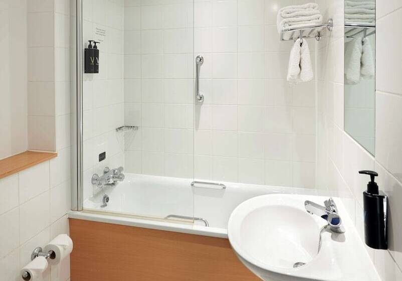 Номер Стандарт, Village Hotel Manchester Hyde