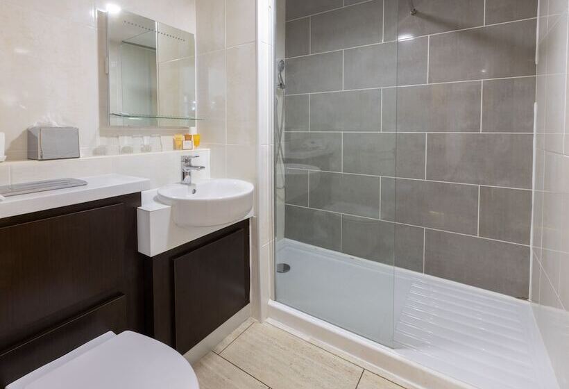Номер Стандарт Трехместный, Park Hall Hotel And Spa Wolverhampton