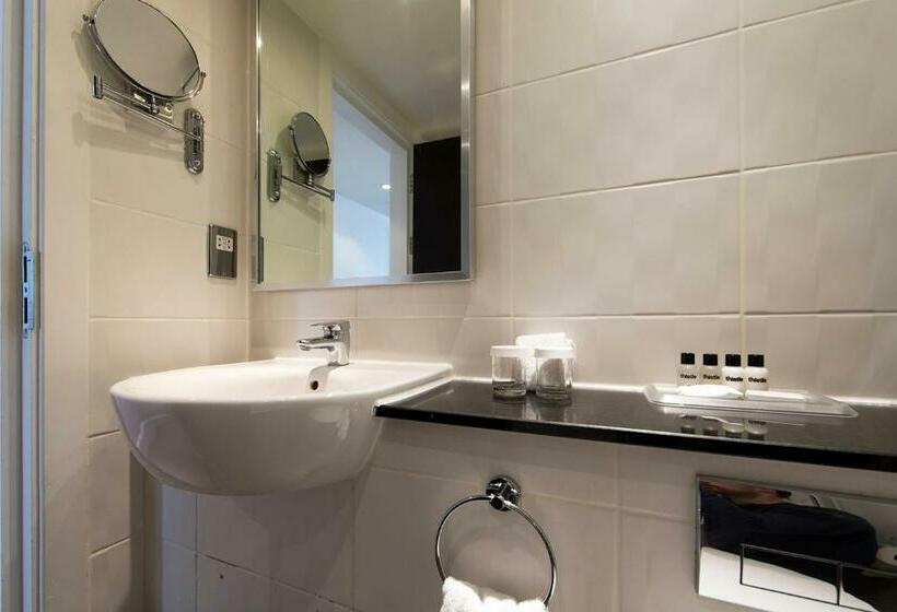 Номер Стандарт, Thistle London Trafalgar Square